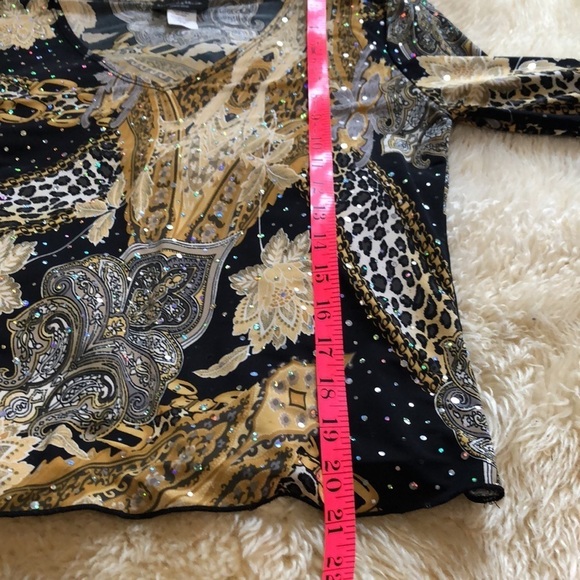 Black n gold v neck top size PM - Picture 7 of 7